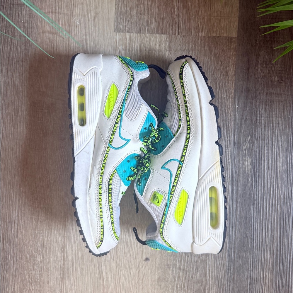 Nike Air Max 90 Worldwide Pack White Volt Blue Fury CV7665-100 Size 6Y 7.5W